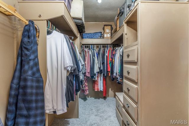 22807 Pioneer Drive, Lebanon, MO 65536