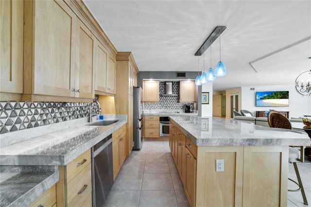 4041 Gulf Shore BLVD N 802, Naples, FL 34103