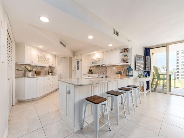 690 ISLAND WAY 408, Clearwater Beach, FL 33767