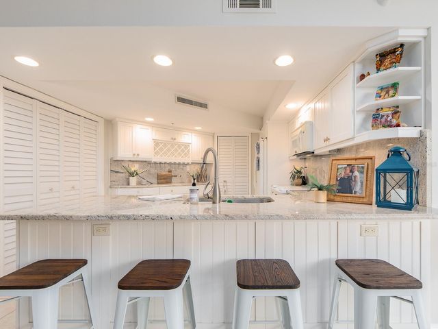 690 ISLAND WAY 408, Clearwater Beach, FL 33767