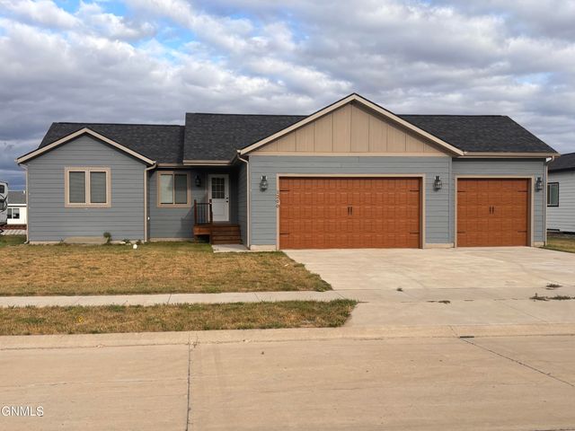 1200 Tara Lane SW, Watford City, ND 58854 property photo