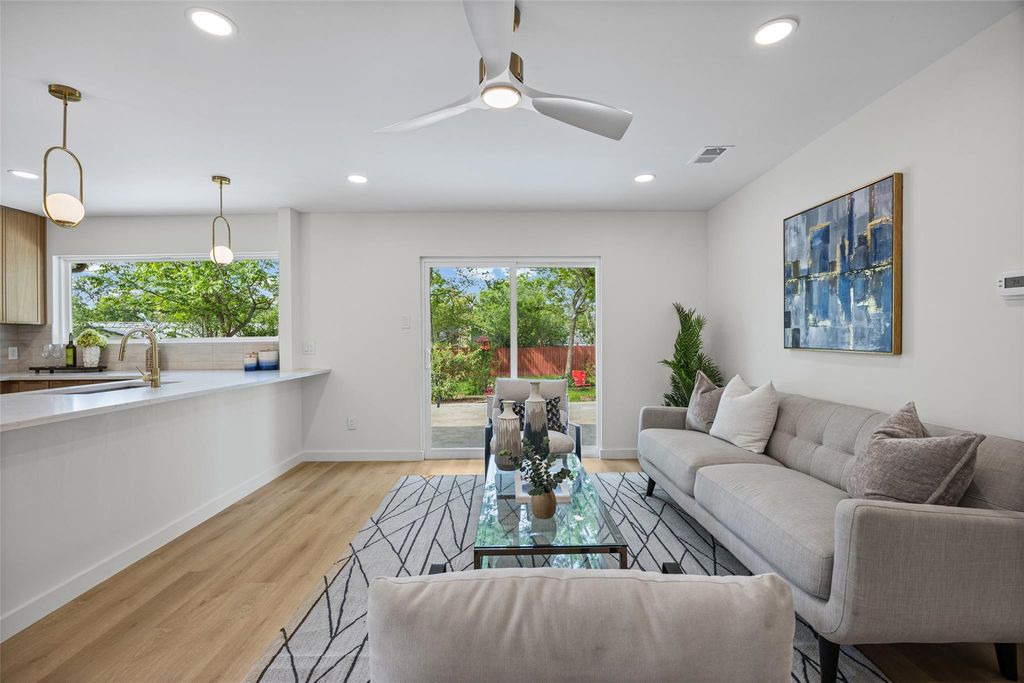 1433 Salem Meadow CIR, Austin, TX 78745