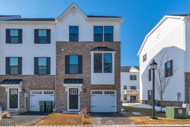 5 Saw Mill Cir, Hackettstown Town, NJ 07840