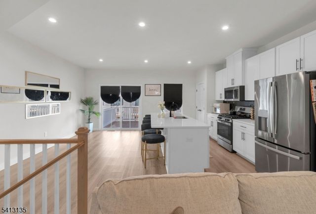 5 Saw Mill Cir, Hackettstown Town, NJ 07840