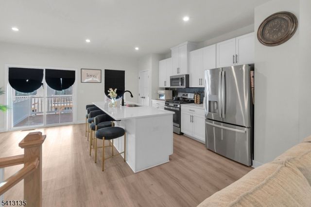 5 Saw Mill Cir, Hackettstown Town, NJ 07840