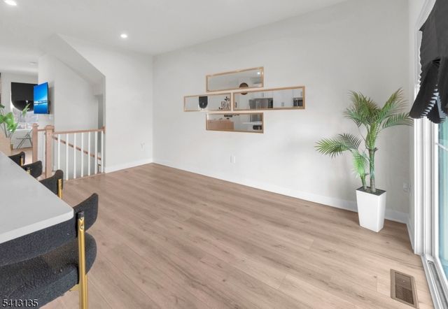 5 Saw Mill Cir, Hackettstown Town, NJ 07840