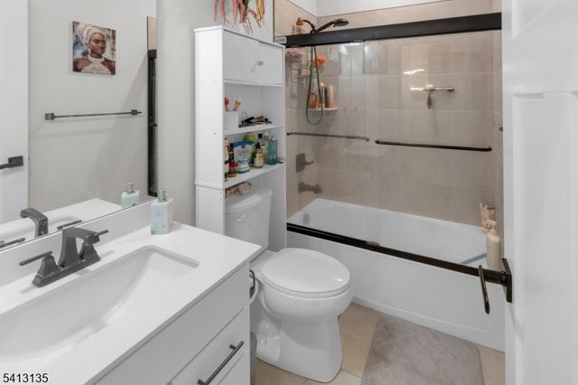 5 Saw Mill Cir, Hackettstown Town, NJ 07840