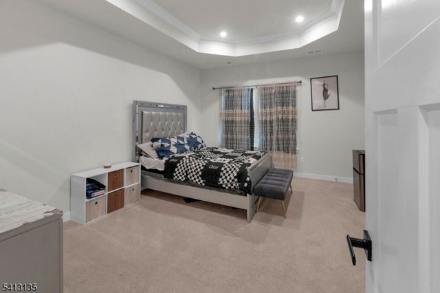 5 Saw Mill Cir, Hackettstown Town, NJ 07840