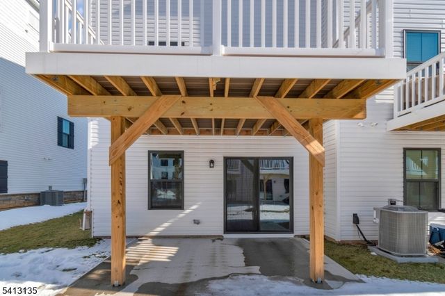 5 Saw Mill Cir, Hackettstown Town, NJ 07840