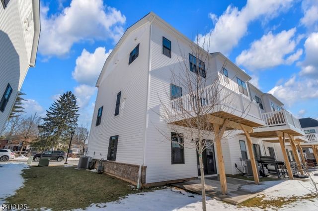 5 Saw Mill Cir, Hackettstown Town, NJ 07840