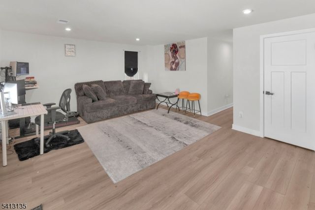 5 Saw Mill Cir, Hackettstown Town, NJ 07840