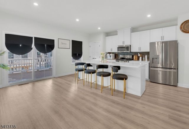 5 Saw Mill Cir, Hackettstown Town, NJ 07840