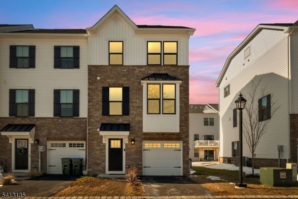 5 Saw Mill Cir, Hackettstown Town, NJ 07840