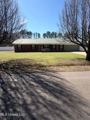 129 Tenneco Drive, Columbus, MS 39702