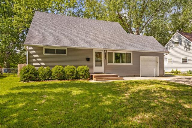 919 S Sunset Drive S, Olathe, KS 66061