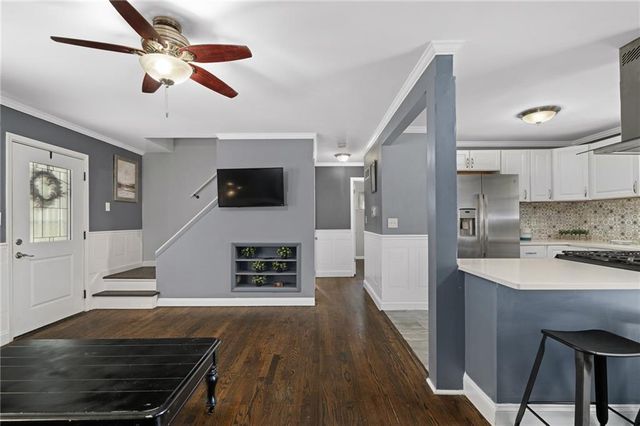 919 S Sunset Drive S, Olathe, KS 66061