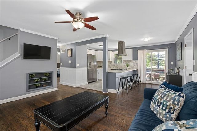 919 S Sunset Drive S, Olathe, KS 66061
