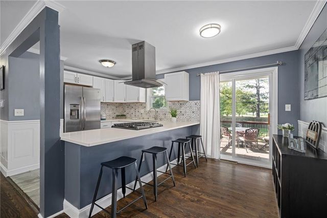 919 S Sunset Drive S, Olathe, KS 66061