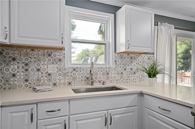 919 S Sunset Drive S, Olathe, KS 66061