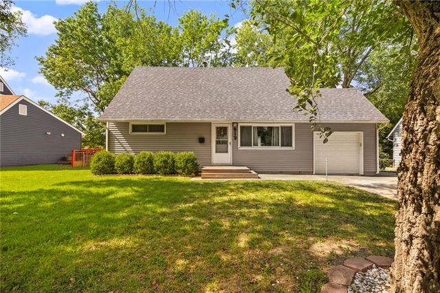919 S Sunset Drive S, Olathe, KS 66061