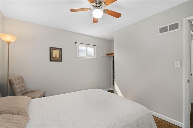 919 S Sunset Drive S, Olathe, KS 66061