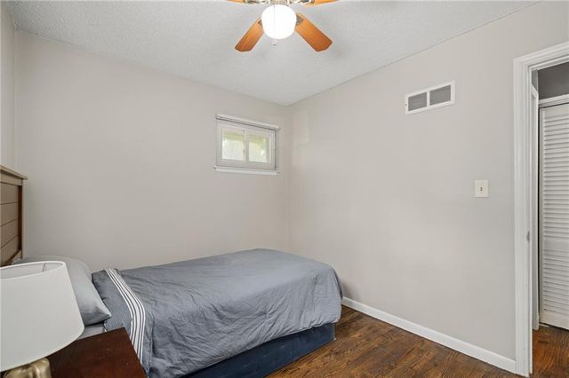 919 S Sunset Drive S, Olathe, KS 66061