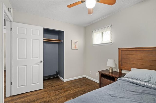 919 S Sunset Drive S, Olathe, KS 66061
