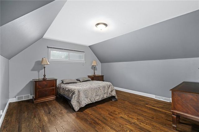 919 S Sunset Drive S, Olathe, KS 66061