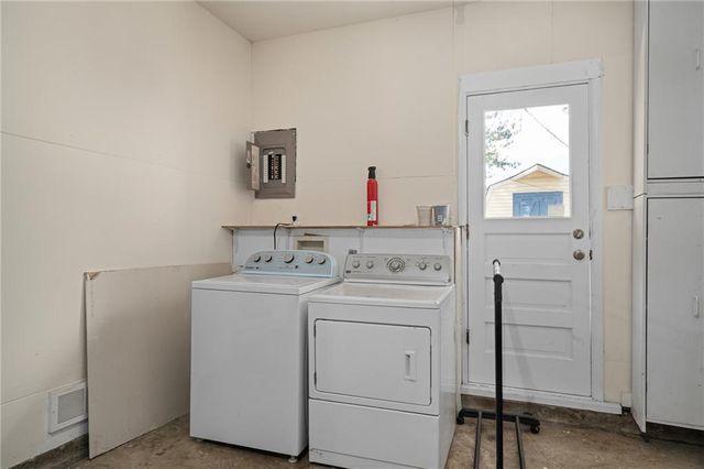 919 S Sunset Drive S, Olathe, KS 66061