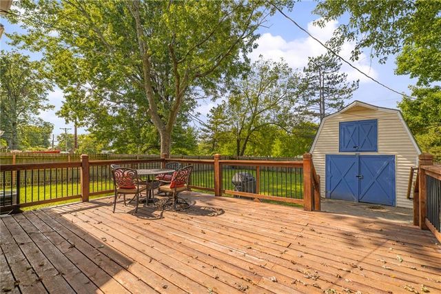 919 S Sunset Drive S, Olathe, KS 66061