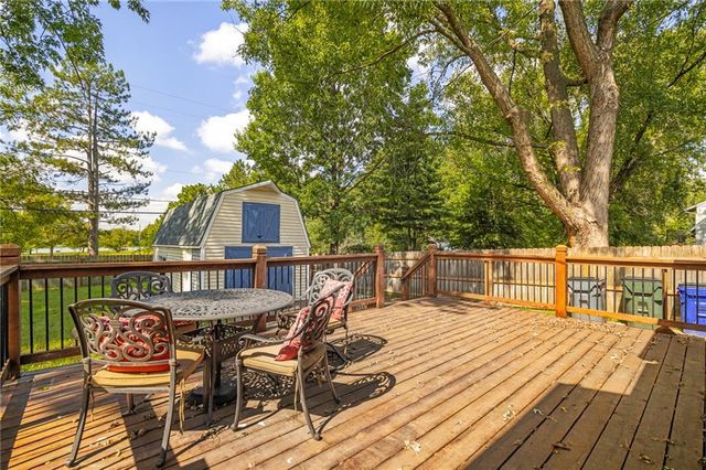 919 S Sunset Drive S, Olathe, KS 66061