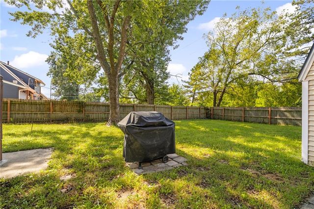 919 S Sunset Drive S, Olathe, KS 66061