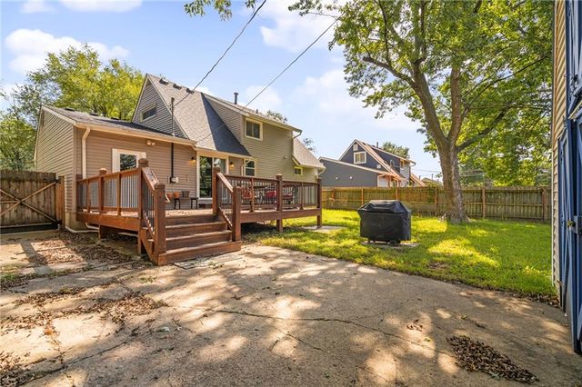 919 S Sunset Drive S, Olathe, KS 66061