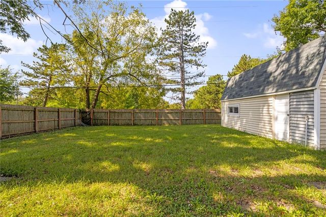 919 S Sunset Drive S, Olathe, KS 66061