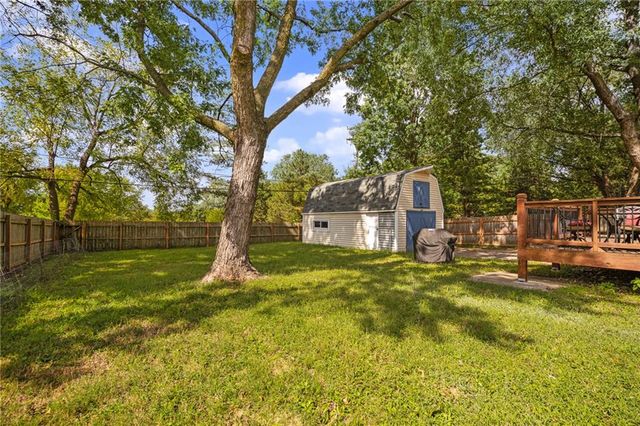 919 S Sunset Drive S, Olathe, KS 66061