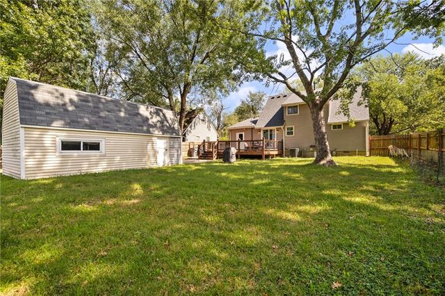 919 S Sunset Drive S, Olathe, KS 66061