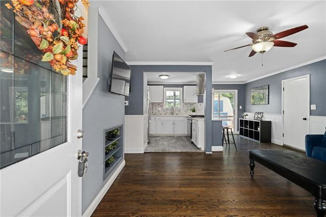 919 S Sunset Drive S, Olathe, KS 66061