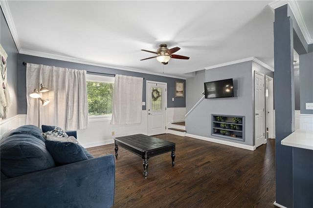 919 S Sunset Drive S, Olathe, KS 66061