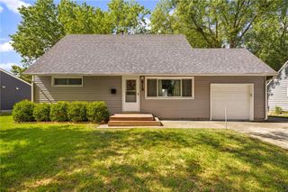 919 S Sunset Drive S, Olathe, KS 66061