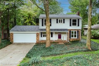 2934 Bolingbroke Drive, Troy, MI 48084