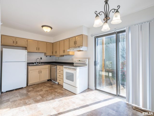 3621-3623 W RICHWOODS Boulevard, Peoria, IL 61604