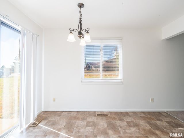 3621-3623 W RICHWOODS Boulevard, Peoria, IL 61604