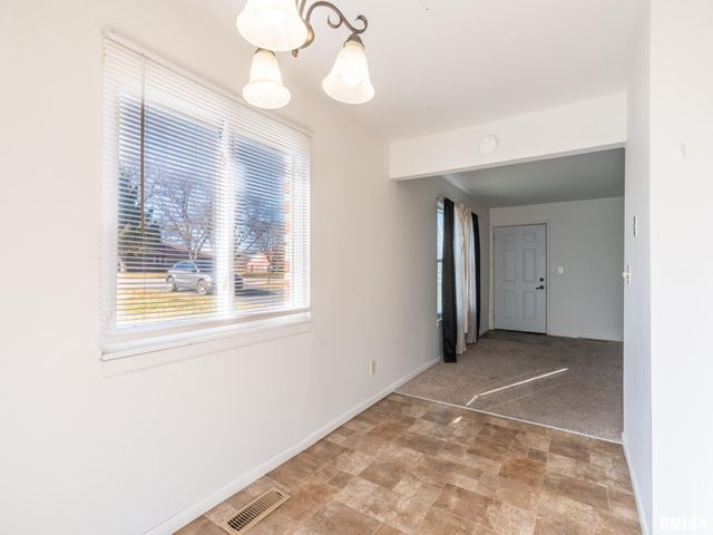 3621-3623 W RICHWOODS Boulevard, Peoria, IL 61604