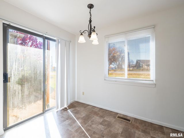 3621-3623 W RICHWOODS Boulevard, Peoria, IL 61604