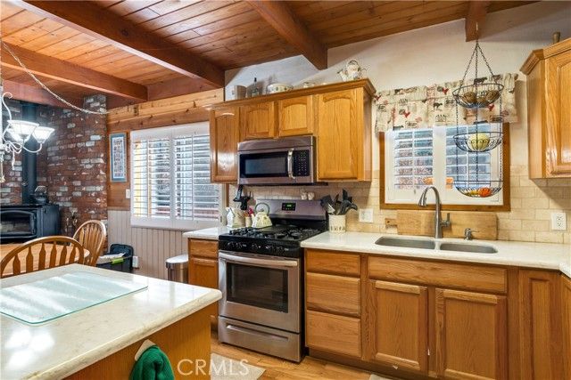 40300 Valley Of The Falls, Forest Falls, CA 92339