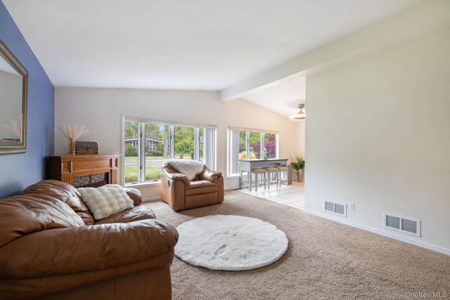26 Carrie Lane, Nanuet, NY 10954