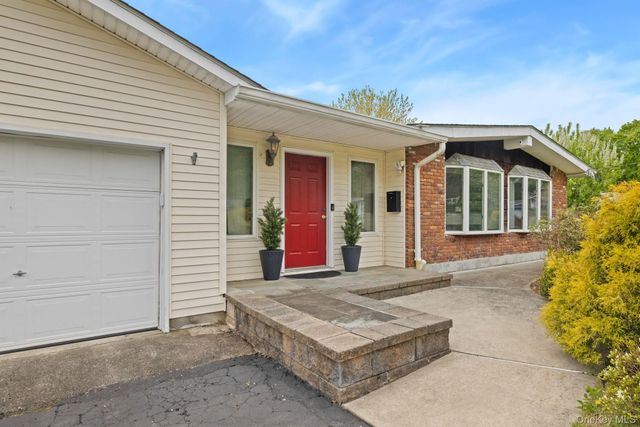 26 Carrie Lane, Nanuet, NY 10954