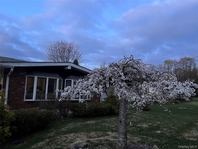26 Carrie Lane, Nanuet, NY 10954
