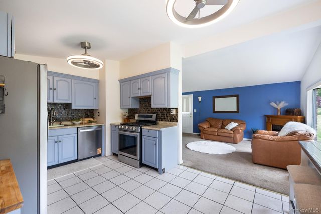 26 Carrie Lane, Nanuet, NY 10954