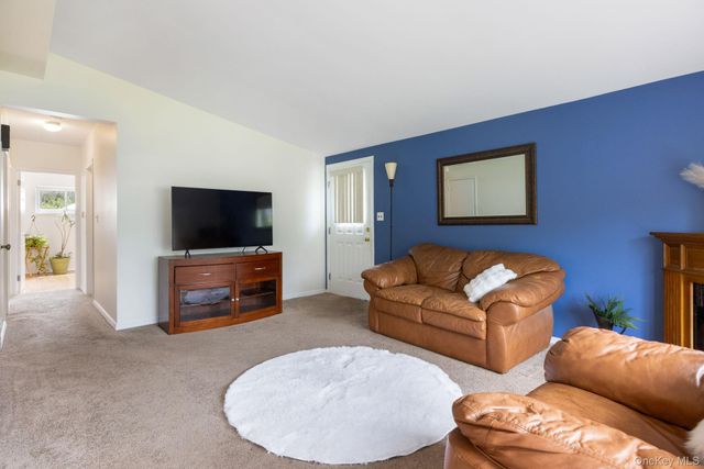 26 Carrie Lane, Nanuet, NY 10954